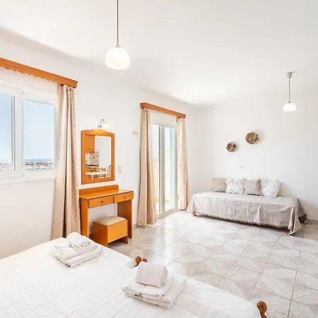 Appartement Fokia 4 *