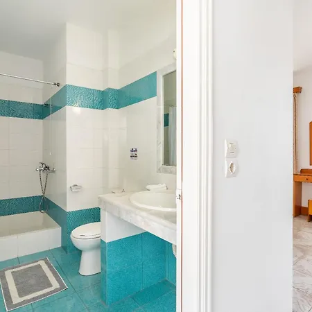 Appartement Fokia 4 *